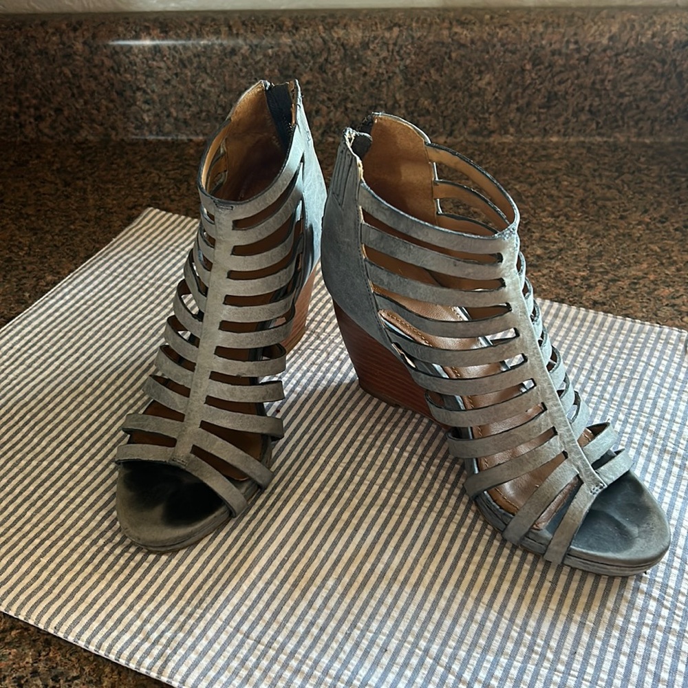 Ladies “Johnston & Murphy” wedge leather sandals size 6 color smoky blue/gray